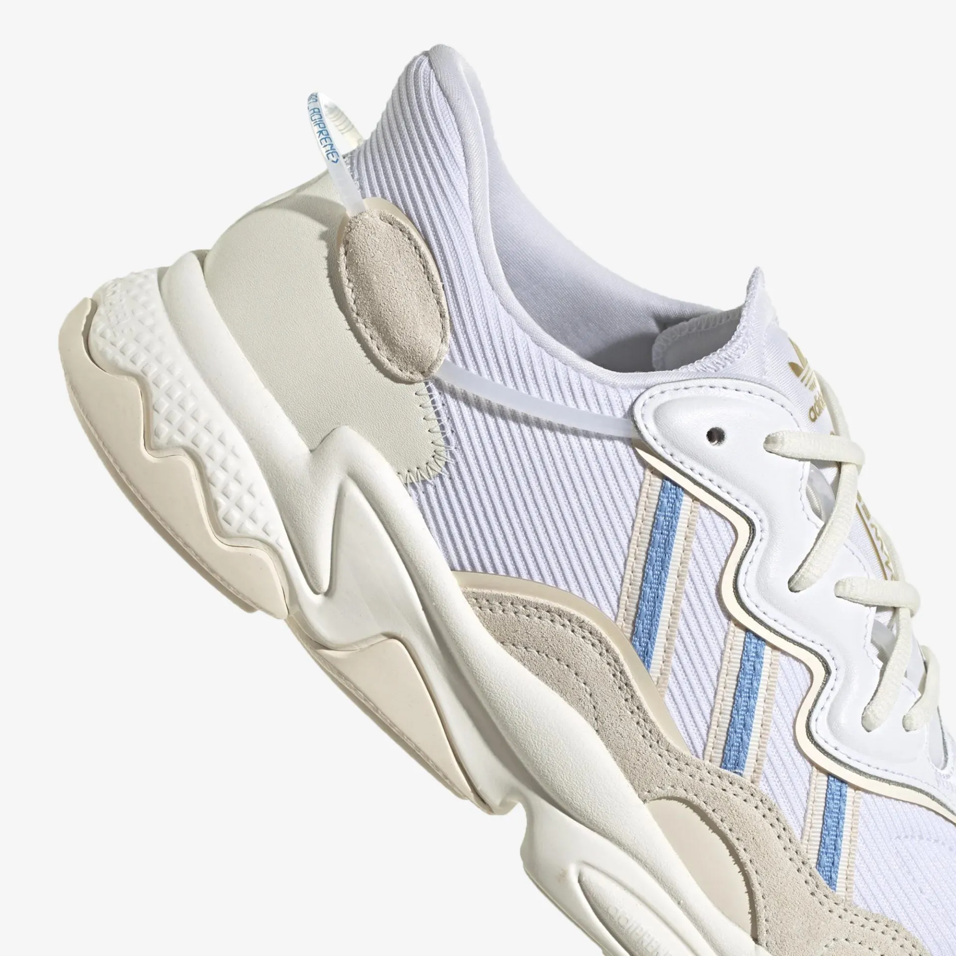 Adidas Originals | OZWEEGO  { LIGHT BLUE/OFF WHITE