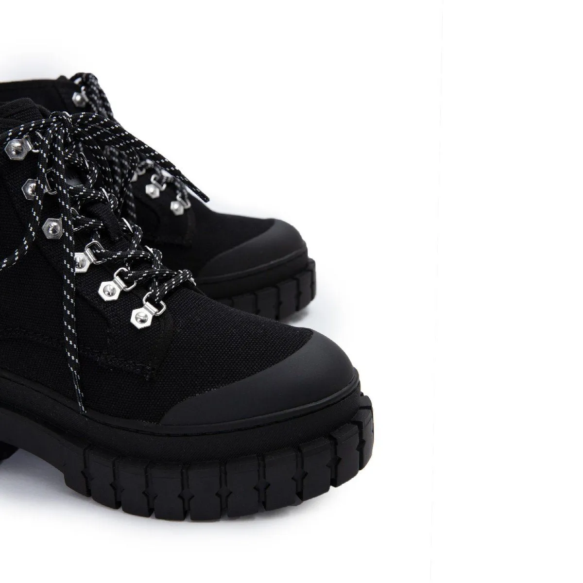 Kross Canvas Black Low Boots